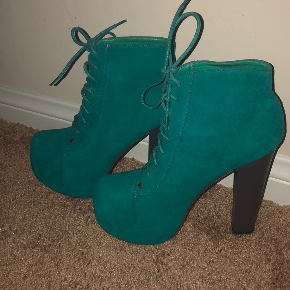 Shoes - Picture 2 of 3